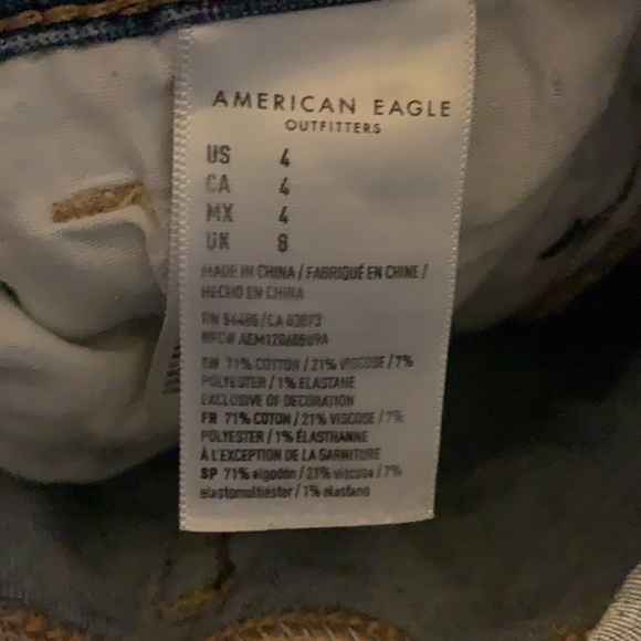American Eagle Jean hi rise Shortie distress - Picture 6 of 8